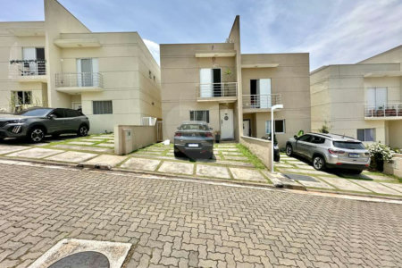 Casa à venda com 3 quartos, sendo 1 suíte, no condomínio Villaggio Viana, Cotia - SP