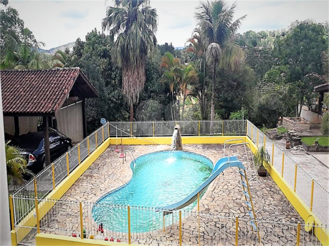 Casa à venda com 4 quartos, sendo 2 suítes,  no condomínio Gleba II, Mairiporã - SP