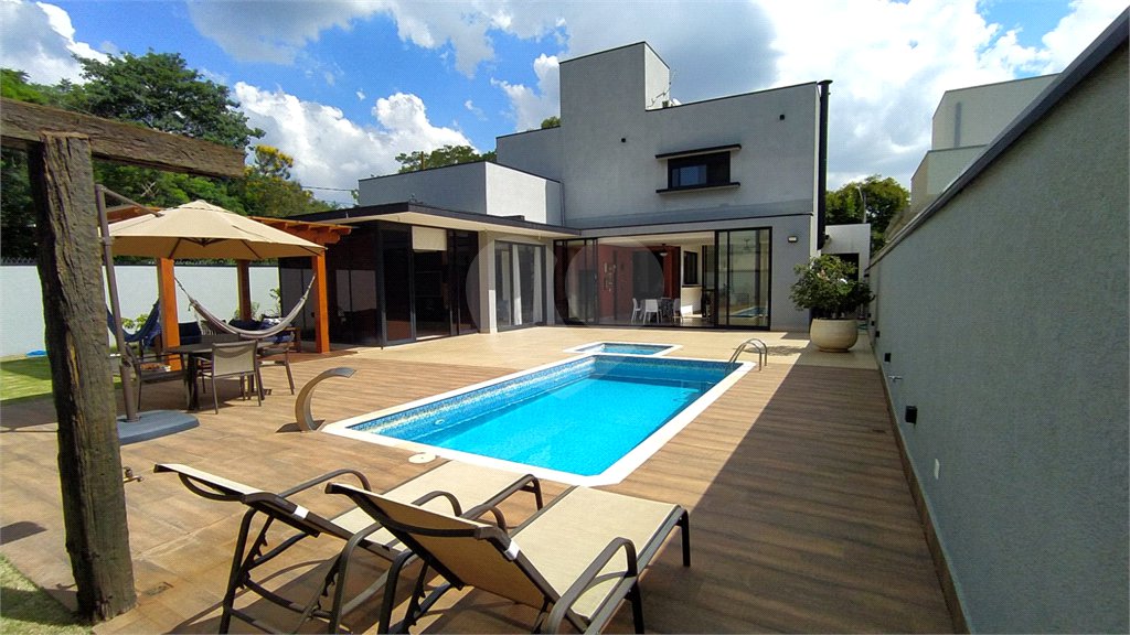Casa à venda com 3 suítes no condomínio Reserva dos Vinhedos, Louveira - SP