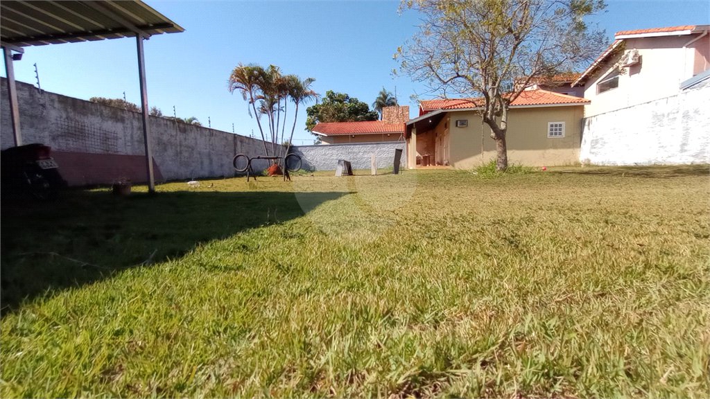 Casa à venda com 2 suítes em Vila Nastri, Itapetininga, SP