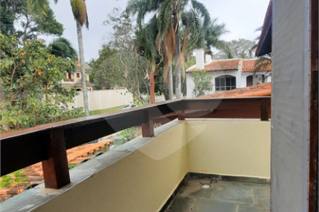 Sobrado à venda com 4 quartos, sendo 3 suítes,  em Interlagos, São Paulo, SP