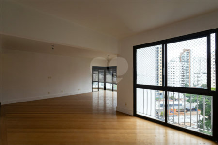 Apartamento para alugar com 3 suítes em Moema, São Paulo, SP