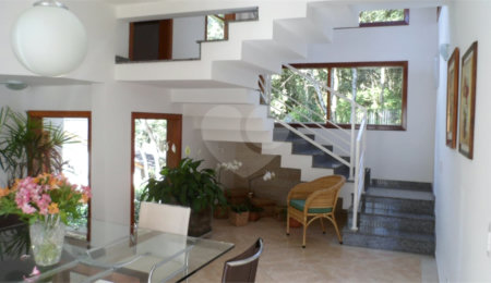 Casa à venda com 3 suítes no condomínio Cantareira, Mairiporã - SP