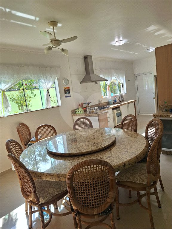 Casa à venda com 4 suítes no condomínio Bougainville, Peruíbe - SP