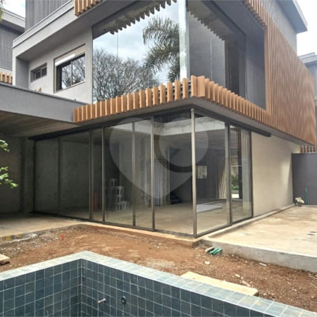 Casa à venda com 4 suítes no condomínio Plm 875, São Paulo - SP