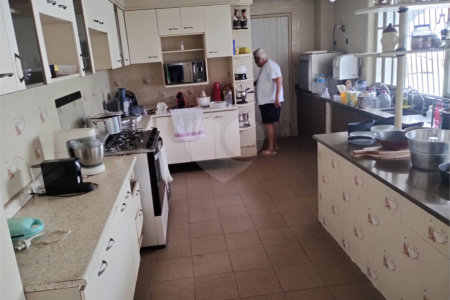 Casa à venda com 5 quartos, sendo 3 suítes, no condomínio Vilarejo, Rio de Janeiro - RJ