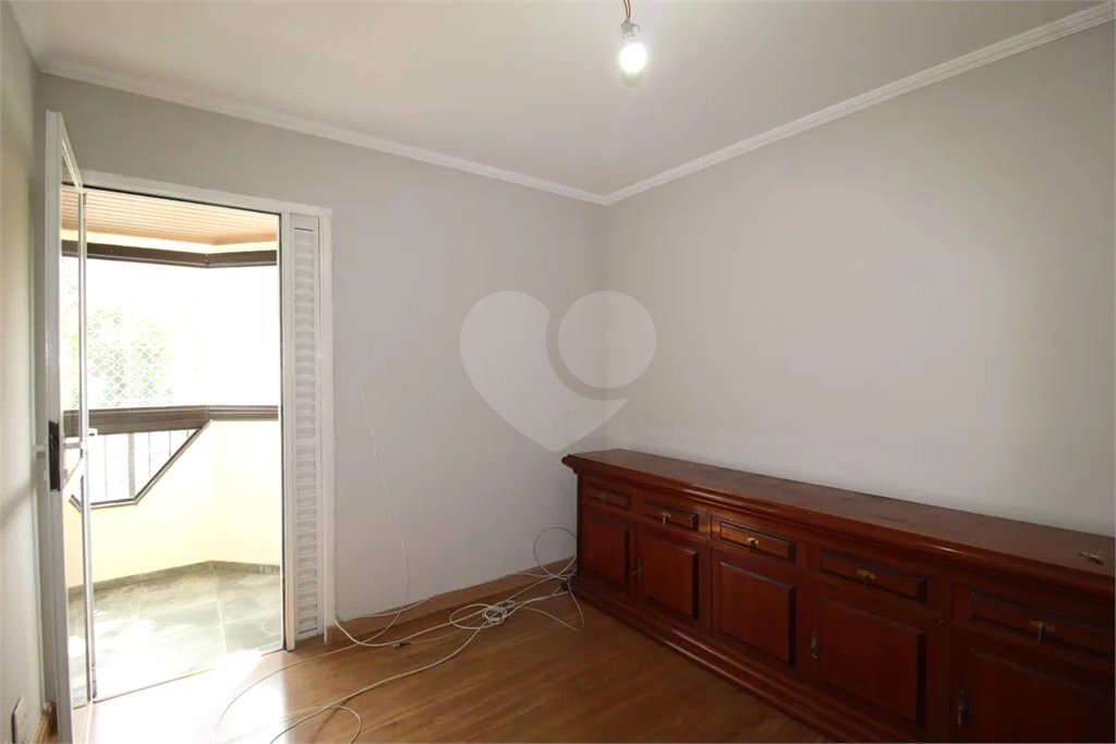 Apartamento à venda com 3 quartos, sendo 1 suíte,  em Vila Uberabinha, São Paulo, SP