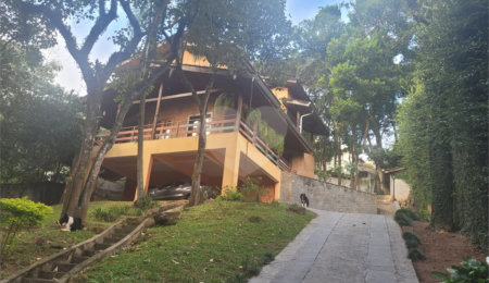 Sobrado à venda com 4 quartos, sendo 2 suítes,  em Serra da Cantareira, Mairiporã, SP