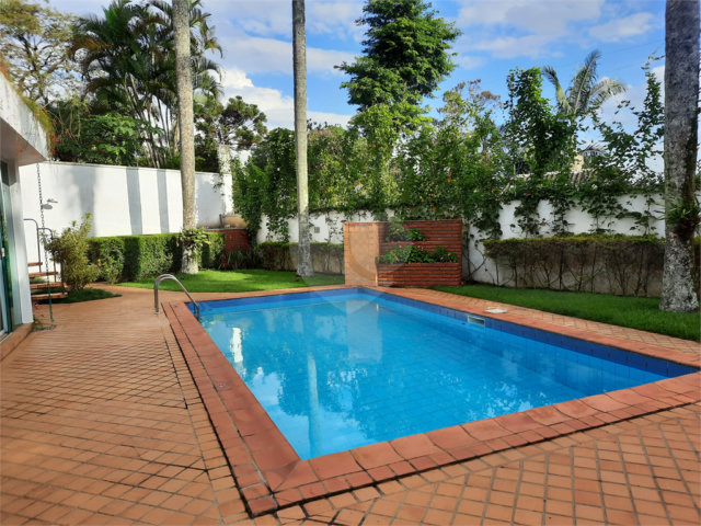 Casa à venda com 6 quartos, sendo 3 suítes,  em Morumbi, São Paulo, SP
