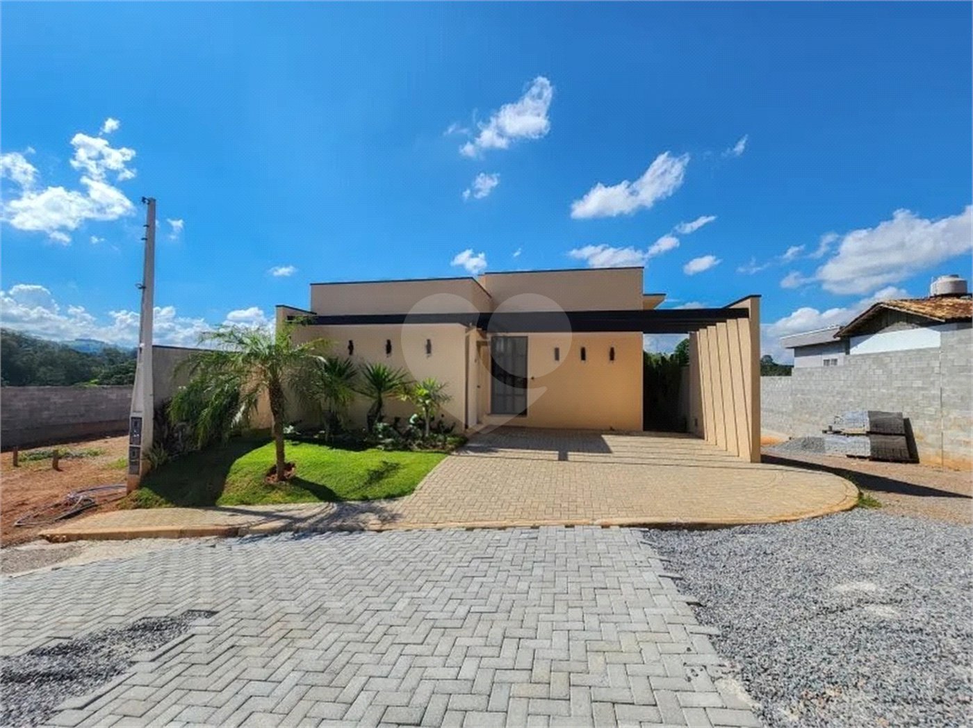 Casa à venda com 3 quartos, sendo 1 suíte, no condomínio Consoli Residencial, Atibaia - SP