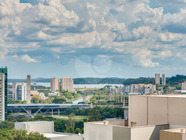 Apartamento à venda com 3 quartos, sendo 2 suítes,  em Santo Amaro, São Paulo, SP