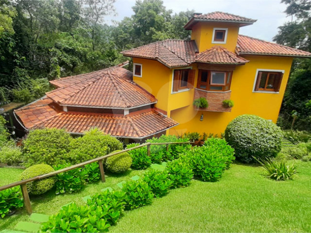 Casa à venda com 5 quartos, sendo 4 suítes,  no condomínio Alpes da Cantareira, Mairiporã - SP