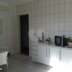 3 quartos, sendo, 2 suítes e 4 vagas de garagem