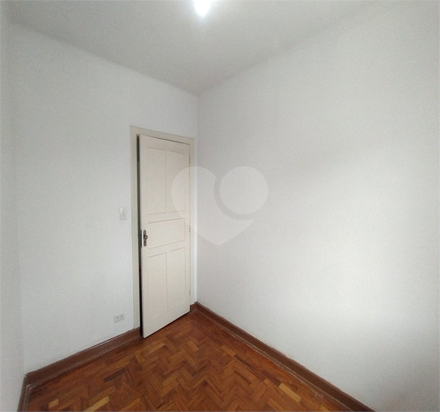 SOBRADO DE 100 M² COM 03 DORMITÓRIOS, VAGA E QUINTAL PARA LOCAÇÃO (OU VENDA) NO JARDIM DO COLEGIO-SANTANA