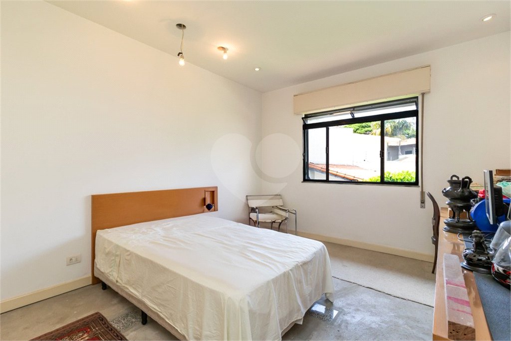 Casa à venda com 4 quartos, sendo 1 suíte, em Jardim Novo Mundo, São Paulo, SP