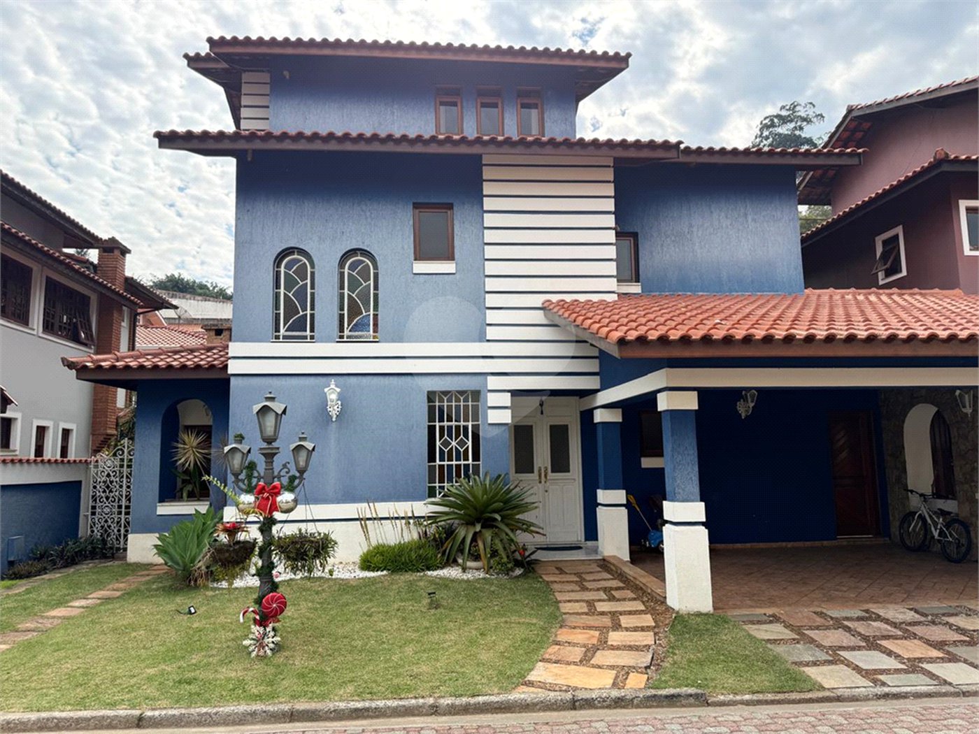 Casa à venda ou para alugar com 3 quartos, sendo 1 suíte, no condomínio Da Serra, São Paulo - SP