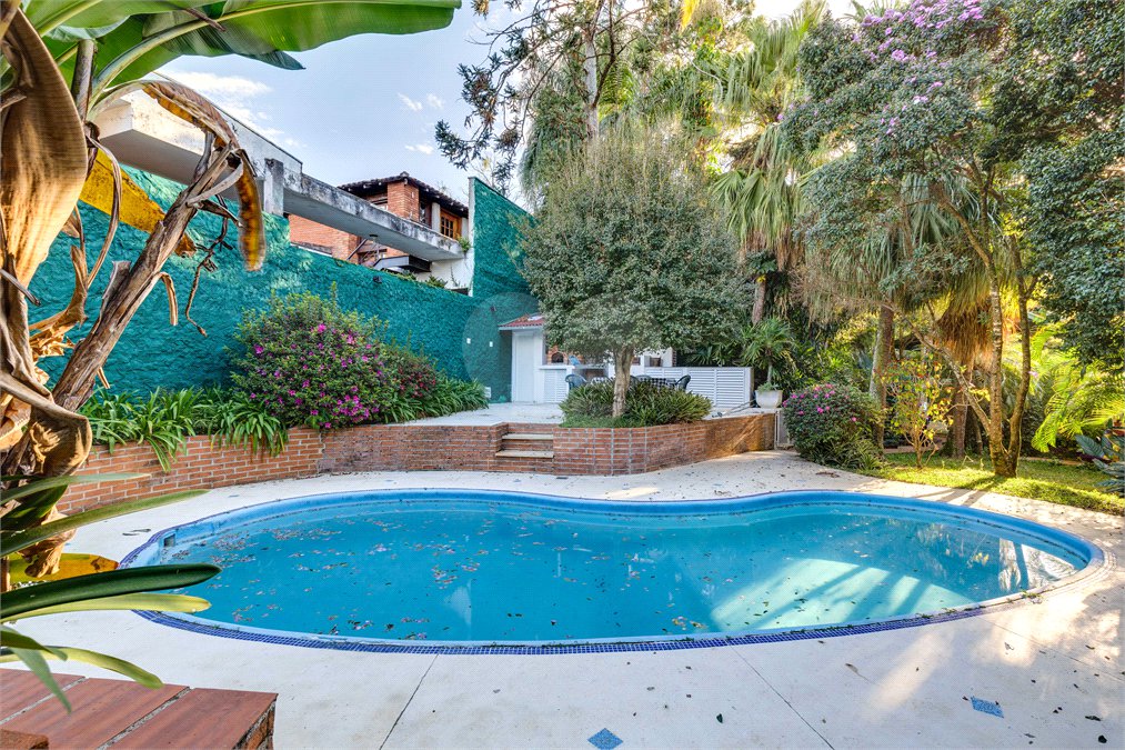 Casa Térrea à venda com 3 suítes em Jardim dos Estados, São Paulo, SP