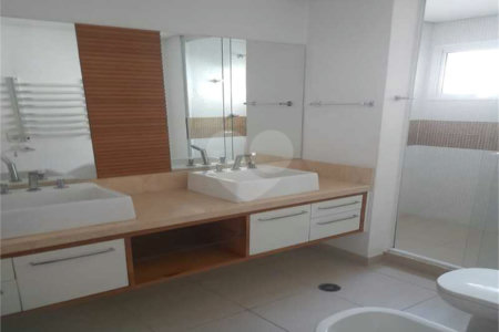 Apartamento à venda com 3 suítes em Campestre, Santo André, SP