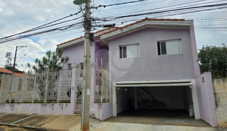 Casa à venda com 4 quartos, sendo 2 suítes,  em Vila Nastri, Itapetininga, SP