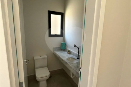 Casa à venda com 4 suítes no condomínio Figueira Garden, Atibaia - SP