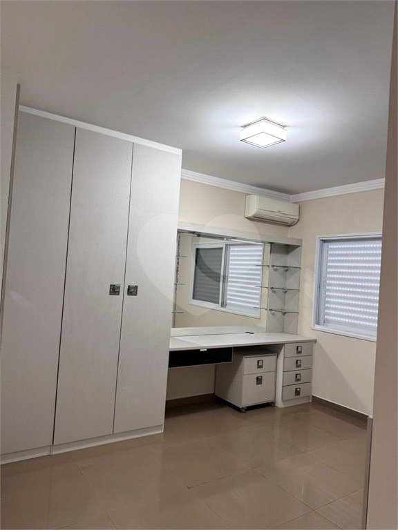 Casa à venda com 4 quartos, sendo 3 suítes, no condomínio Terras de Mont Serrat, Salto - SP