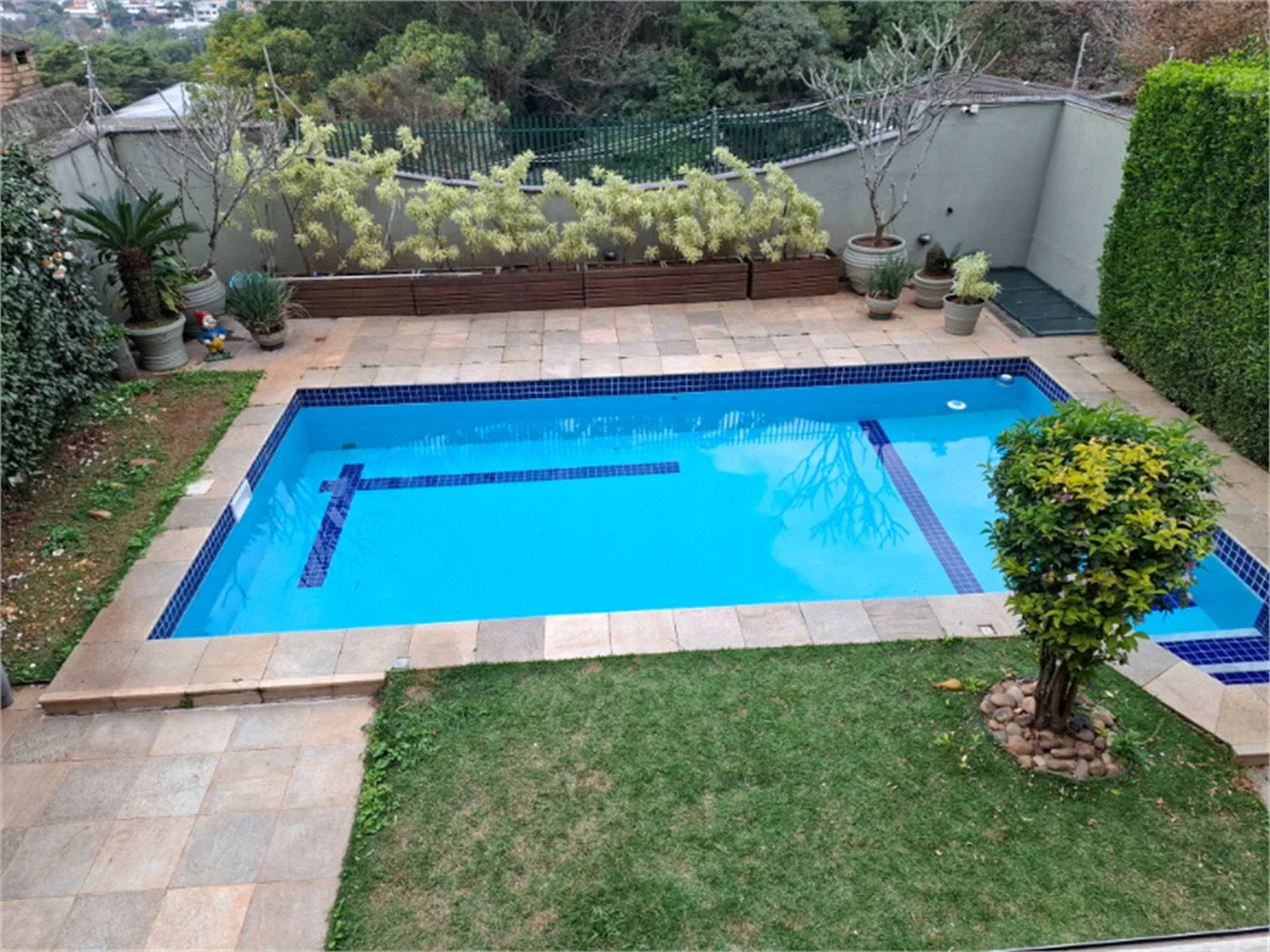 Sobrado à venda com 4 quartos, sendo 2 suítes, em Jardim Leonor, São Paulo, SP