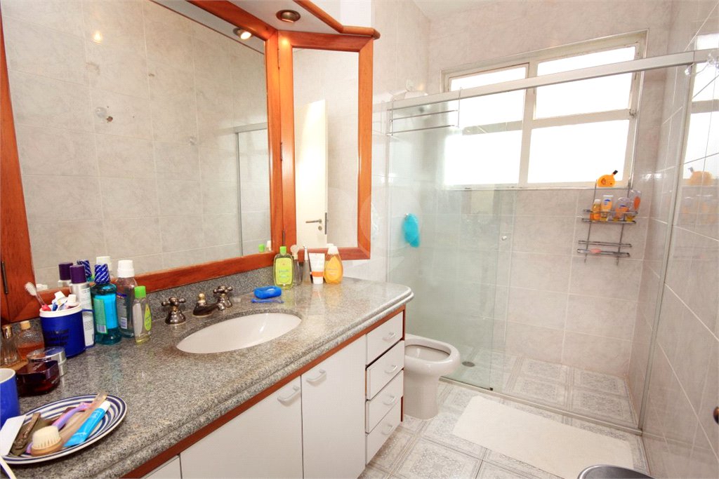 Sobrado à venda com 3 quartos, sendo 1 suíte, em Alto da Boa Vista, São Paulo, SP