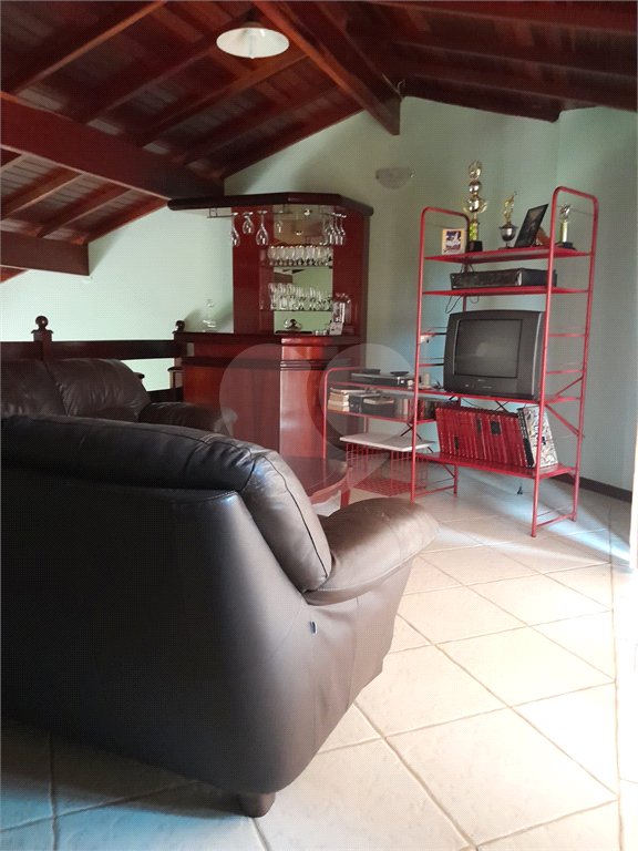 Chácara à venda com 4 quartos, sendo 1 suíte,  em Vila Dom Pedro, Atibaia, SP