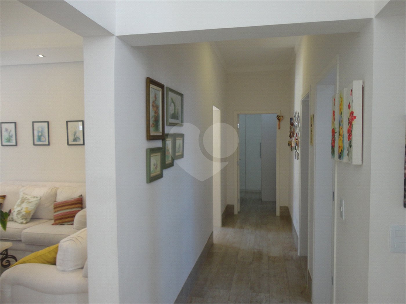 Casa à venda com 3 quartos, sendo 2 suítes, no condomínio Águas da Serra, Valinhos - SP