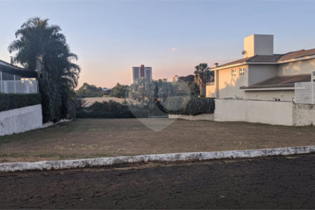 Terreno à venda no condomínio Vale das Rosas, Araraquara - SP