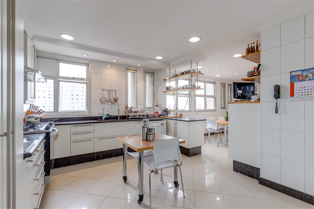 Apartamento à venda com 4 suítes em Jardim Marajoara, São Paulo, SP