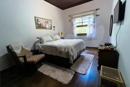 Casa à venda com 4 quartos, sendo 2 suítes, em Jardim Santa Bárbara, Atibaia, SP