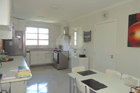 Apartamento à venda com 3 quartos, sendo 1 suíte, em Santo Amaro, São Paulo, SP