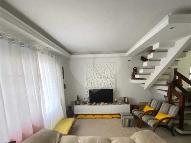 Casa à venda com 3 quartos, sendo 1 suíte,  no condomínio Residencial Santa Teresinha, São Paulo - SP