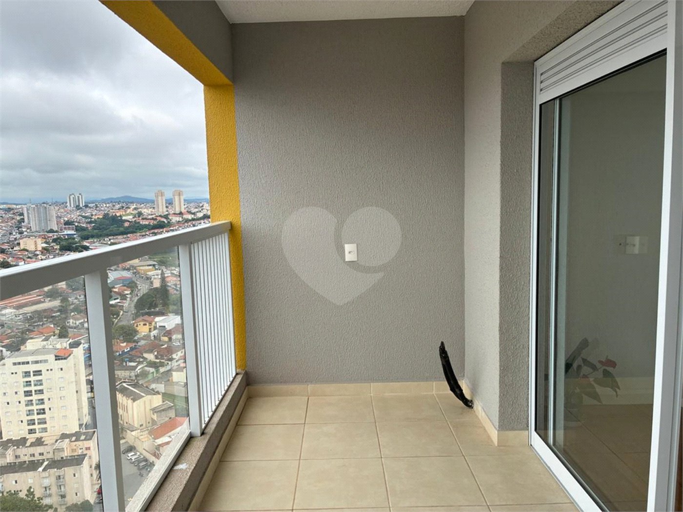 Apartamento à venda com 2 quartos, sendo 1 suíte, no Centro, Mogi das Cruzes, SP