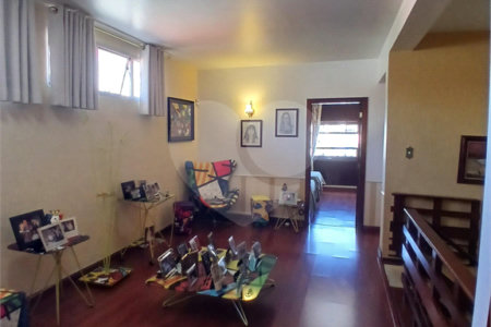 Sobrado à venda com 4 quartos, sendo 2 suítes, em Jardim Leonor, São Paulo, SP