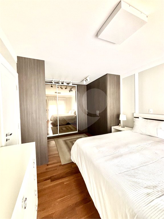 Casa à venda com 4 quartos, sendo 3 suítes, no condomínio Vila Carmel, São Paulo - SP