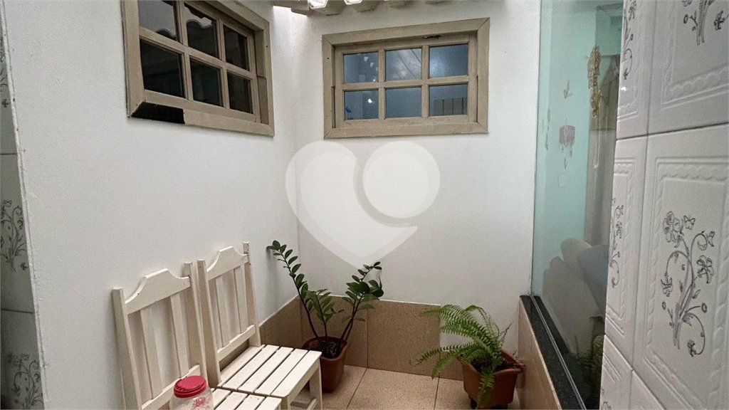 Casa à venda com 3 quartos, sendo 1 suíte, no Centro, Santa Cruz Cabrália, BA