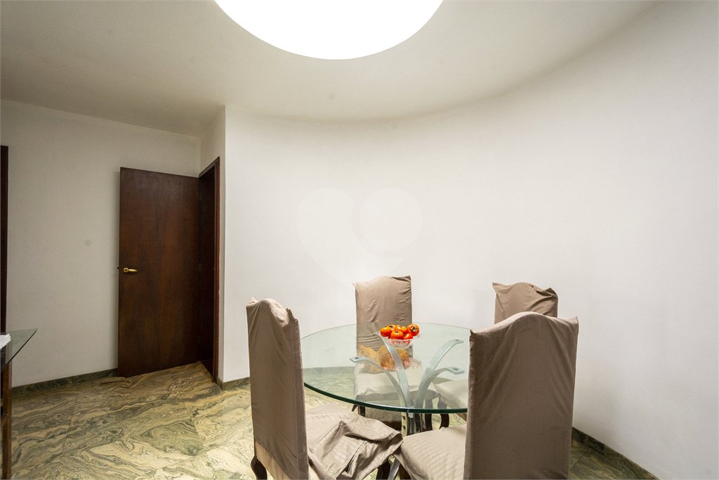 Casa à venda com 3 suítes no condomínio Chácara Flora, São Paulo - SP