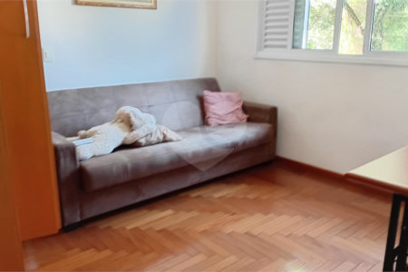 Sobrado à venda com 4 quartos, sendo 2 suítes,  em Vila Gilda, Santo André, SP