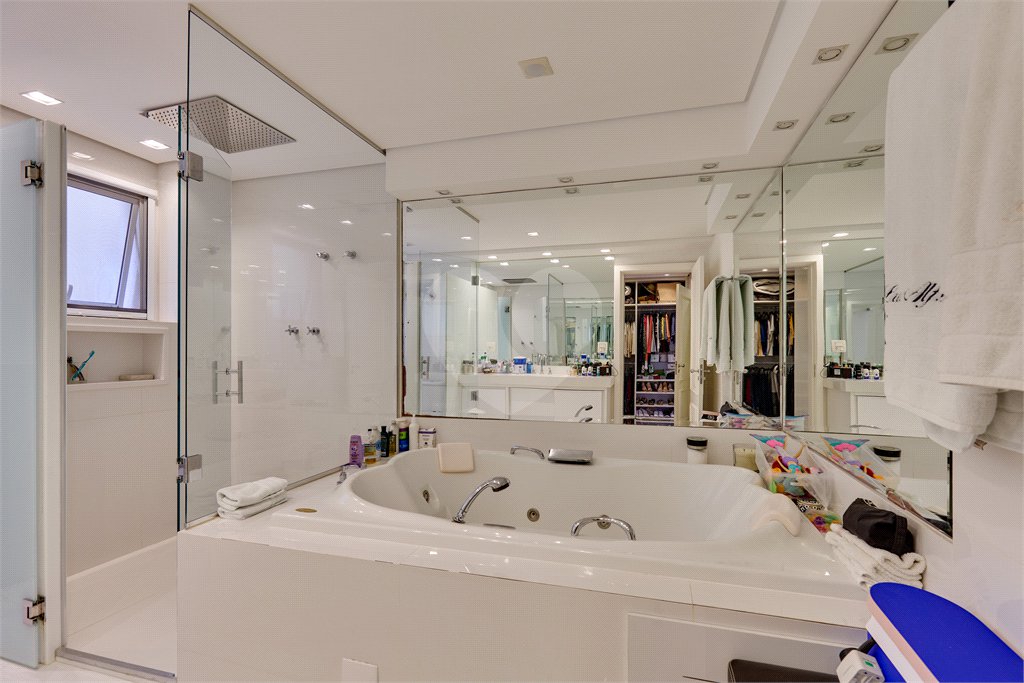 Casa à venda com 4 suítes no condomínio Ville Bosqueé, São Paulo - SP