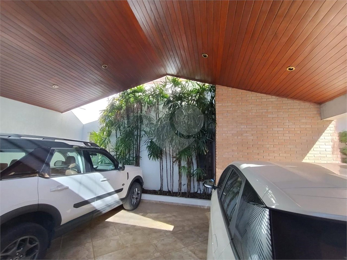 Casa à venda ou para alugar com 3 suítes em Jardim Itália, Itapetininga, SP