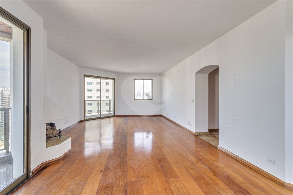 Apartamento à venda com 2 quartos, sendo 1 suíte, em Campo Belo, São Paulo, SP