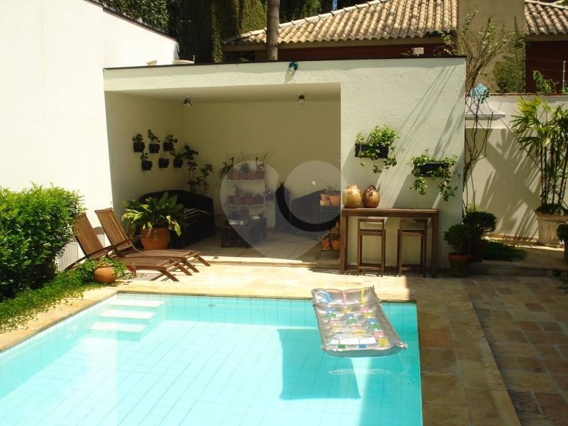 Sobrado à venda com 4 quartos, sendo 2 suítes,  em Fazenda Morumbi, São Paulo, SP