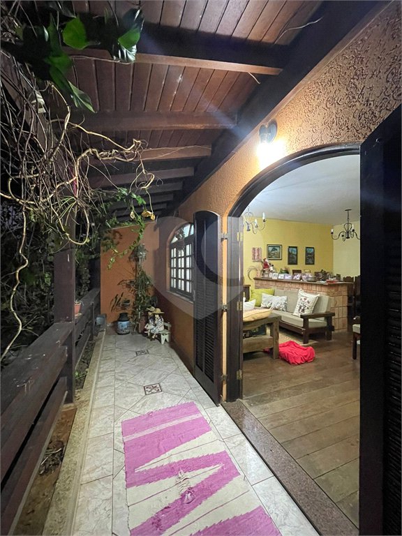 Sobrado à venda com 4 quartos, sendo 1 suíte,  em Vila Suissa, Mogi das Cruzes, SP