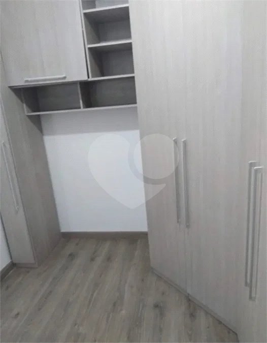 Sobrado à venda com 3 quartos em Jardim Estela Mari, Cotia, SP
