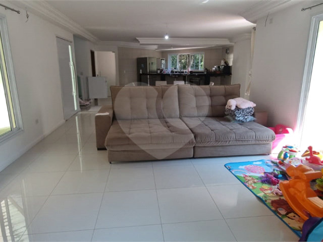 Casa à venda com 4 quartos, sendo 2 suítes,  no condomínio Sausalito, Mairiporã - SP