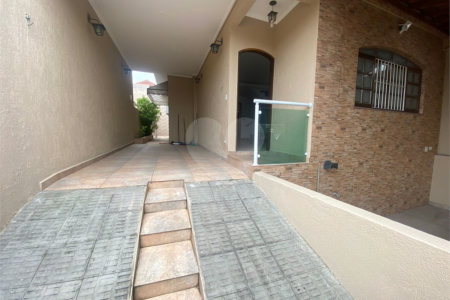 Sobrado à venda com 4 quartos, sendo 2 suítes,  em Vila Gustavo, São Paulo, SP