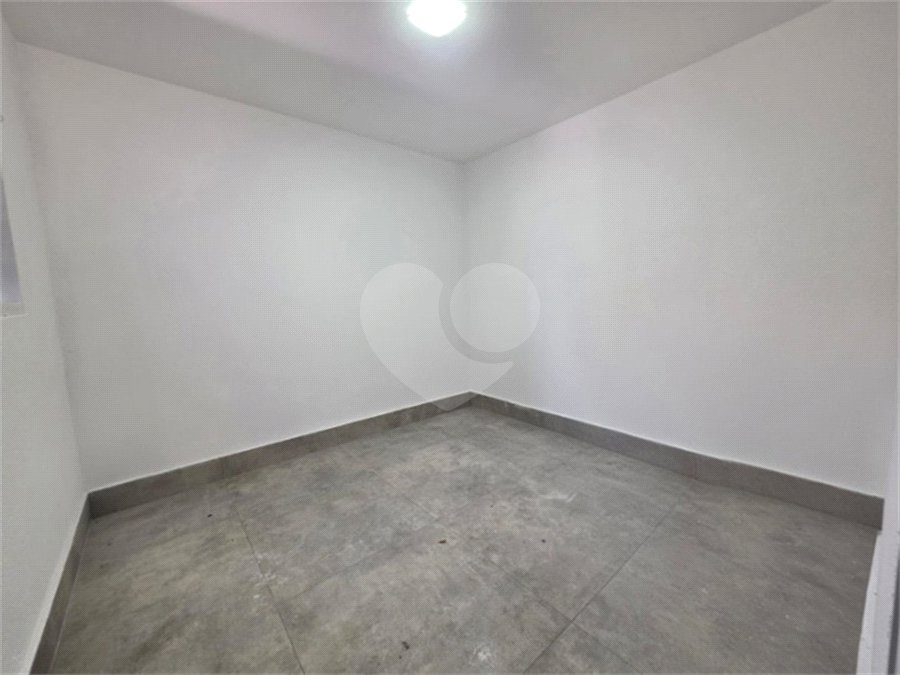 Casa à venda com 3 quartos, sendo 1 suíte, no condomínio Residencial Jardim das Palmeiras, Vinhedo - SP
