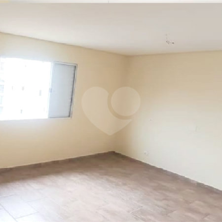 Sobrado à venda com 3 quartos, sendo 1 suíte,  em Cidade São Francisco, São Paulo, SP